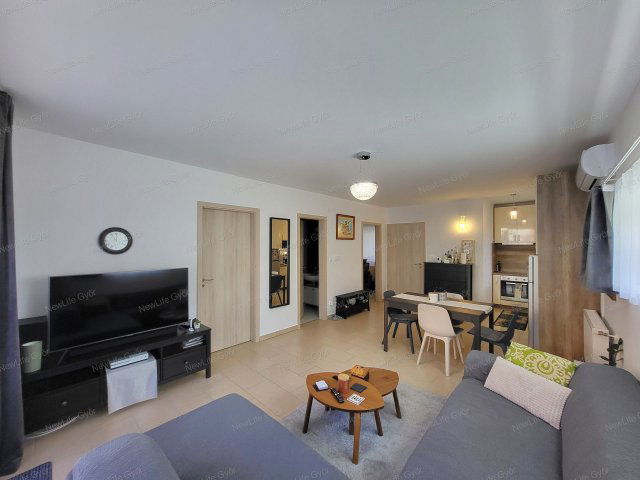 Eladó téglalakás, Győrött 81.5 M Ft, 3 szobás