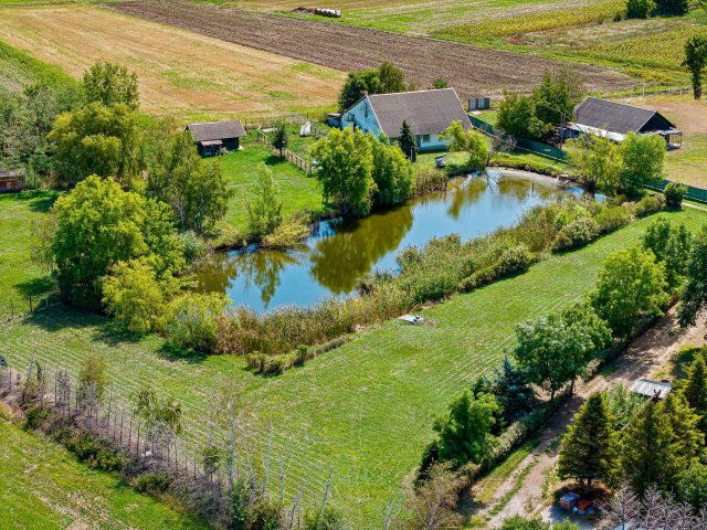 Eladó üzlethelyiség, Kenderesen, Kunhegyesi úton 150 M Ft