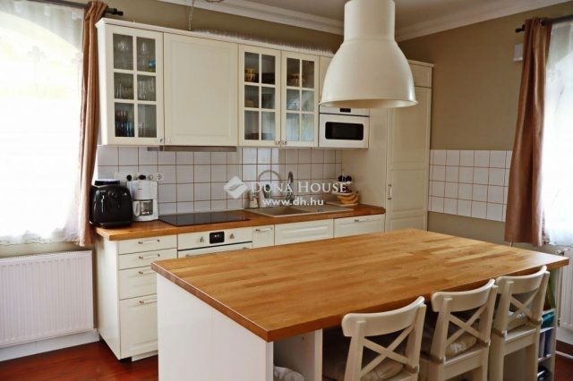Eladó családi ház, Budapesten, XVIII. kerületben 197.9 M Ft