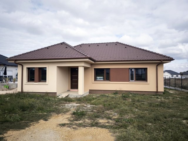 Eladó családi ház, Győrságon 94.5 M Ft, 5 szobás
