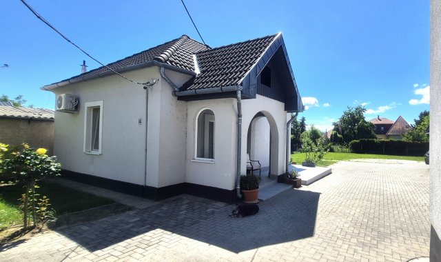 Eladó családi ház, Keszthelyen 66.9 M Ft, 2 szobás