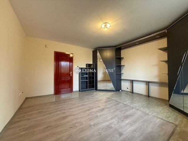 Eladó családi ház, Vecsésen 89.9 M Ft, 3 szobás