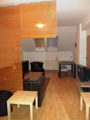 Kiadó téglalakás, albérlet, Pécsett, Jókai utcában, 2 szobás