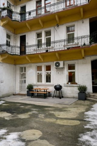 Eladó téglalakás, Budapesten, VI. kerületben 51.2 M Ft, 1 szobás