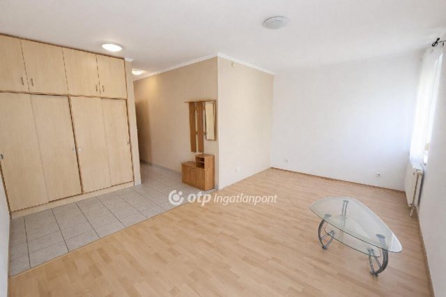 Eladó téglalakás, Szigetszentmiklóson 48.9 M Ft, 1 szobás