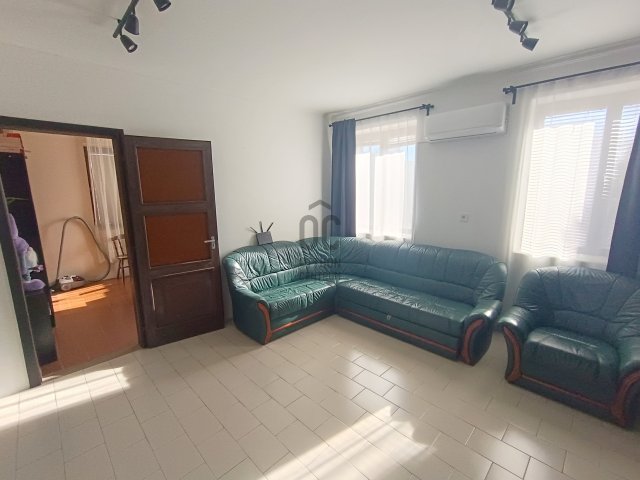 Eladó családi ház, Csömörön 190 M Ft, 8 szobás