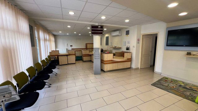 Kiadó iroda, Baján 304 E Ft / hó, 2 szobás