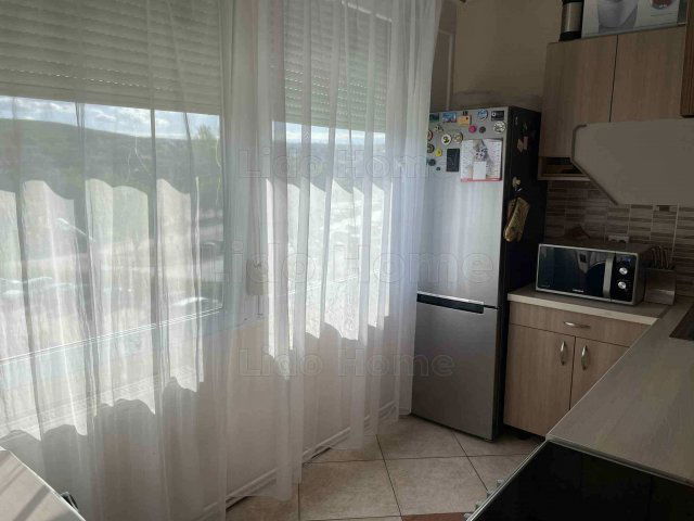 Eladó panellakás, Balatonalmádiban 56.5 M Ft, 2 szobás