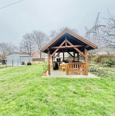 Eladó családi ház, Ajkán 150 M Ft, 3 szobás