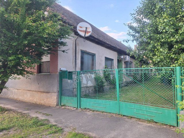 Eladó családi ház, Erzsébeten 14.99 M Ft, 4 szobás