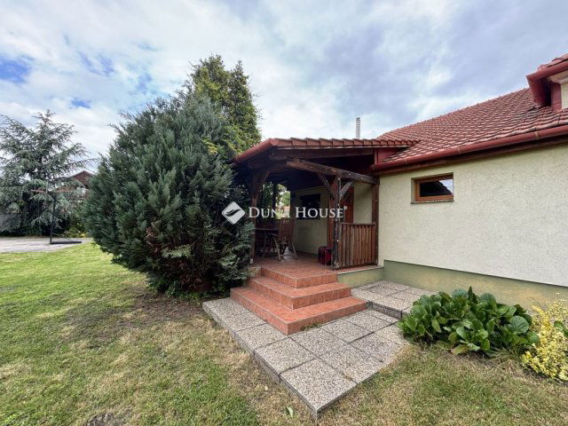 Eladó családi ház, Rajkán 199.99 M Ft, 10 szobás