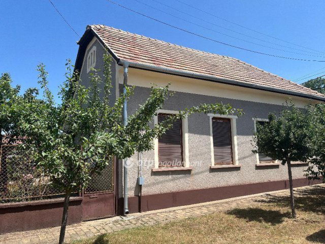 Eladó családi ház, Nagykőrösön 32.9 M Ft, 3 szobás