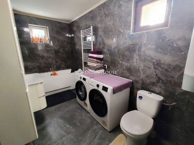 Eladó családi ház, Vecsésen 73.5 M Ft, 7 szobás