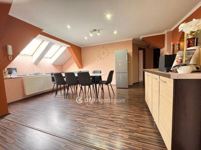 Eladó téglalakás, Pápán 39.49 M Ft, 3 szobás