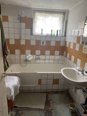 Eladó családi ház, Piliscsabán 149.9 M Ft, 5 szobás