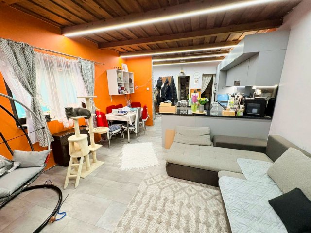 Eladó családi ház, Egerben 79.9 M Ft, 5 szobás