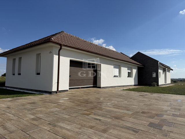 Eladó családi ház, Vilonyán 135 M Ft, 5 szobás