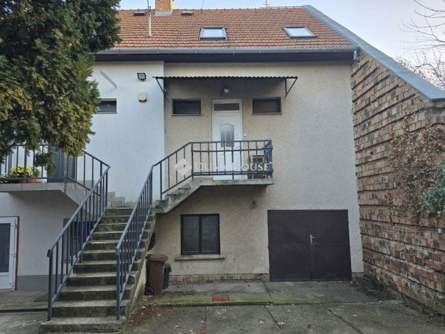 Eladó ikerház, Pécsett 79.9 M Ft, 3 szobás