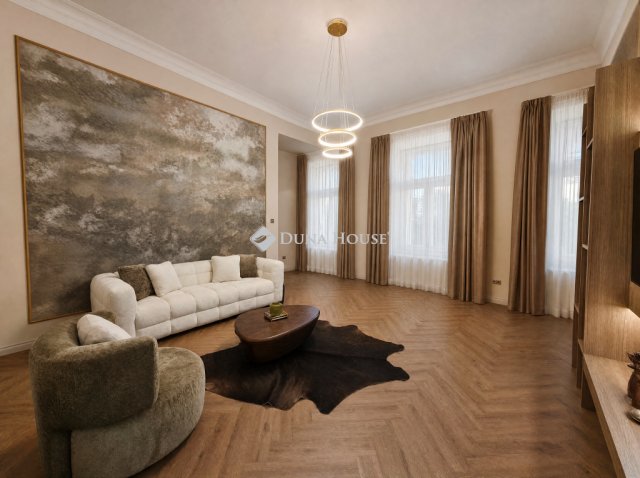 Eladó téglalakás, Budapesten, V. kerületben 219.9 M Ft, 3 szobás