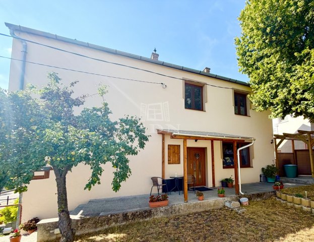 Eladó családi ház, Gödöllőn 109.9 M Ft, 3+1 szobás