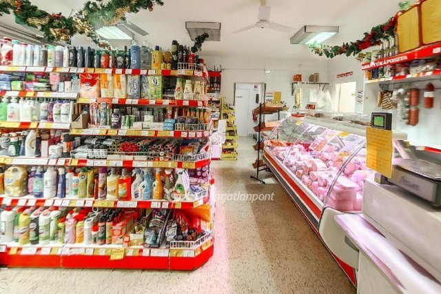 Eladó családi ház, Tótvázsonyban 180 M Ft, 4+1 szobás