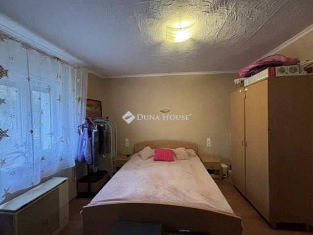 Eladó családi ház, Bajóton 30 M Ft, 3 szobás