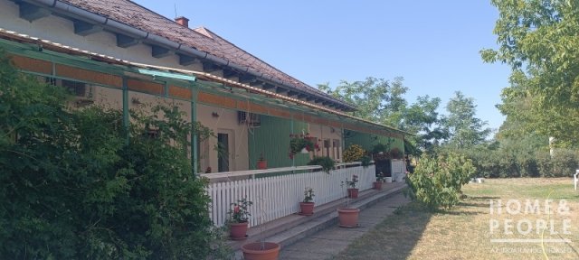 Eladó családi ház, Ásotthalmán 125 M Ft, 8 szobás