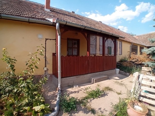 Eladó családi ház, Csávolyon 17.5 M Ft, 2 szobás