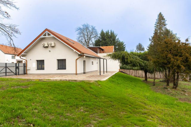 Eladó családi ház, Leányfaluban 129.9 M Ft, 4 szobás