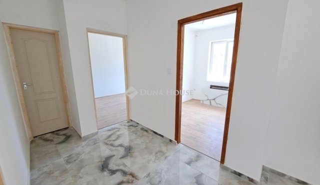 Eladó családi ház, Zsámbokon 52.5 M Ft, 3+1 szobás