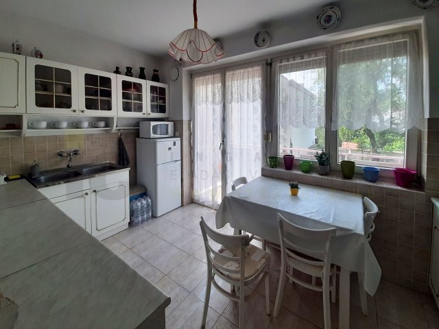 Kiadó téglalakás, albérlet, Szegeden, Móra utcában, 3 szobás