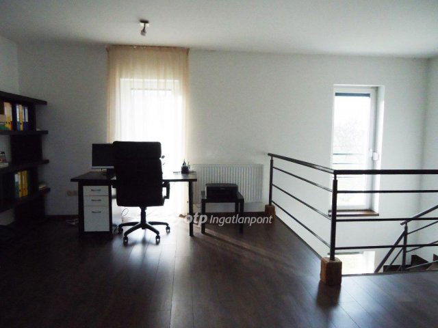 Eladó családi ház, Veszprémvarsányon 119 M Ft, 6 szobás