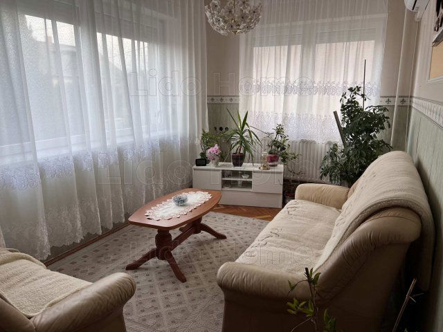Eladó családi ház, Hegyeshalomban 59.9 M Ft, 10 szobás