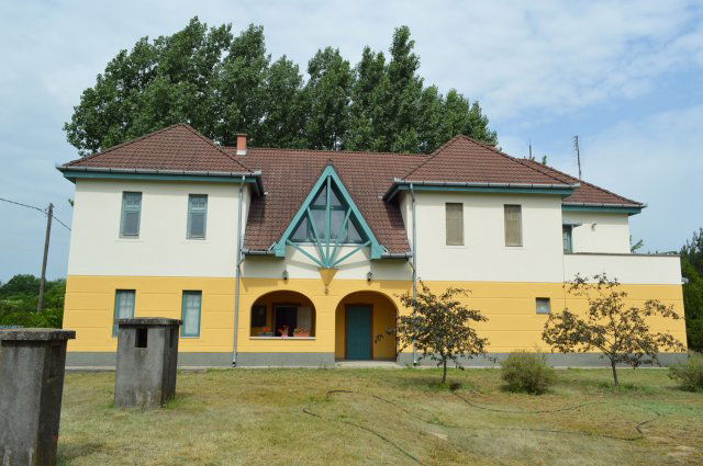 Eladó családi ház, Lakitelken 74 M Ft, 10 szobás