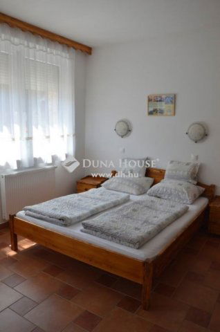 Eladó családi ház, Sárváron 325 M Ft, 13 szobás