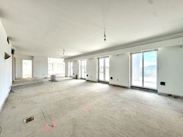 Eladó családi ház, Ürömön 449.9 M Ft, 6 szobás