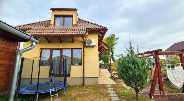 Eladó családi ház, Mogyoródon 129.9 M Ft, 6 szobás