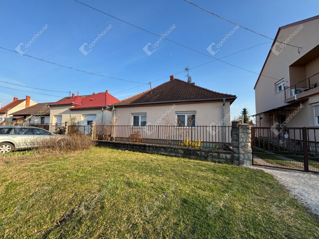 Eladó családi ház, Győrött 73.9 M Ft, 3 szobás