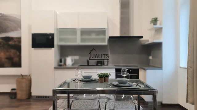 Kiadó téglalakás, albérlet, Budapesten, VI. kerületben