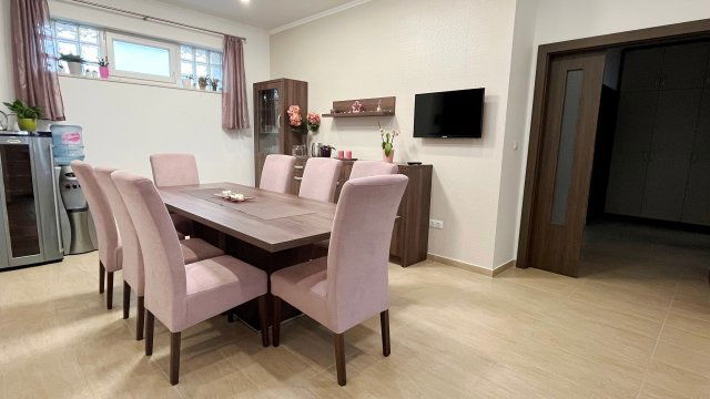 Eladó családi ház, Gércén 350 M Ft, 6+2 szobás