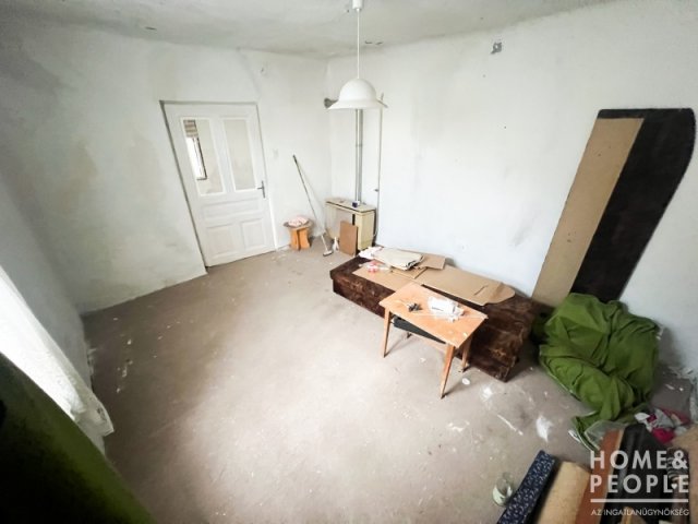 Eladó családi ház, Szegeden 31.3 M Ft, 2 szobás