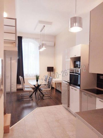 Eladó téglalakás, Budapesten, VI. kerületben 79.9 M Ft, 1 szobás