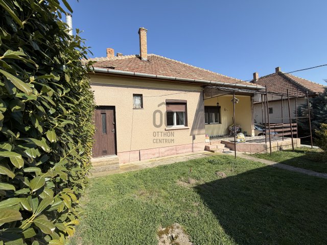 Eladó családi ház, Tápiószelén 40.99 M Ft, 2 szobás