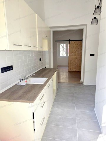 Eladó téglalakás, VI. kerületben, Székely Bertalan utcában