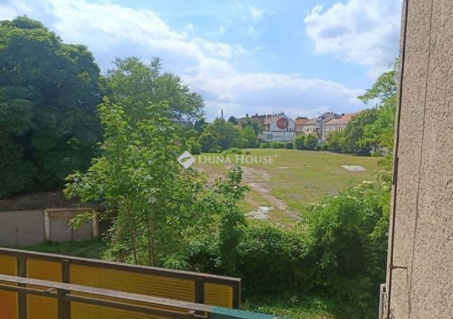 Eladó téglalakás, Pécsett 60 M Ft, 2 szobás