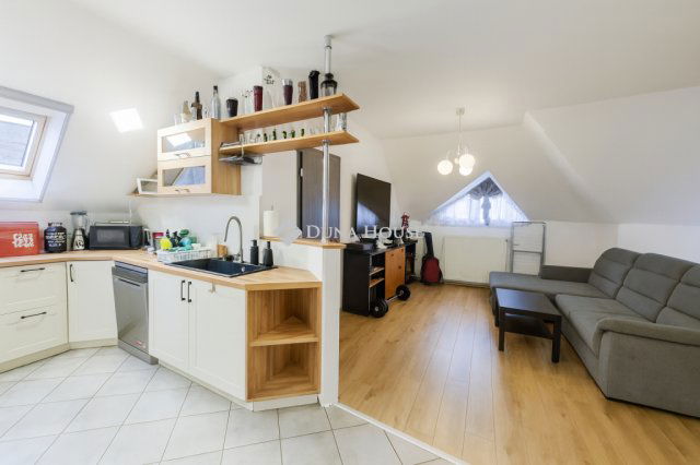 Eladó téglalakás, Budapesten, XVIII. kerületben 87.5 M Ft