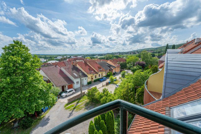 Eladó téglalakás, Pécsett 79.9 M Ft, 3+1 szobás