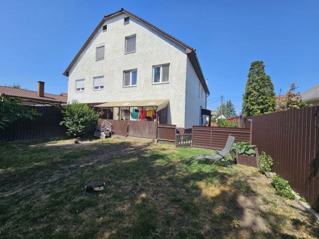 Eladó ikerház, Debrecenben 110 M Ft, 6 szobás