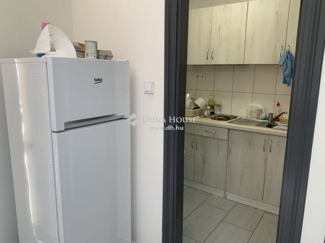 Eladó családi ház, Vecsésen 299.9 M Ft, 1 szobás