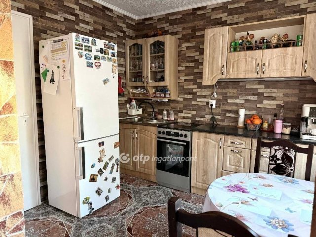 Eladó családi ház, Gárdonyban 75 M Ft, 5 szobás